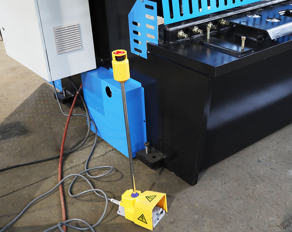 Qc12k-16x2500 Paslanmayan Polad Plitələr Kəsmə Makinası Cnc