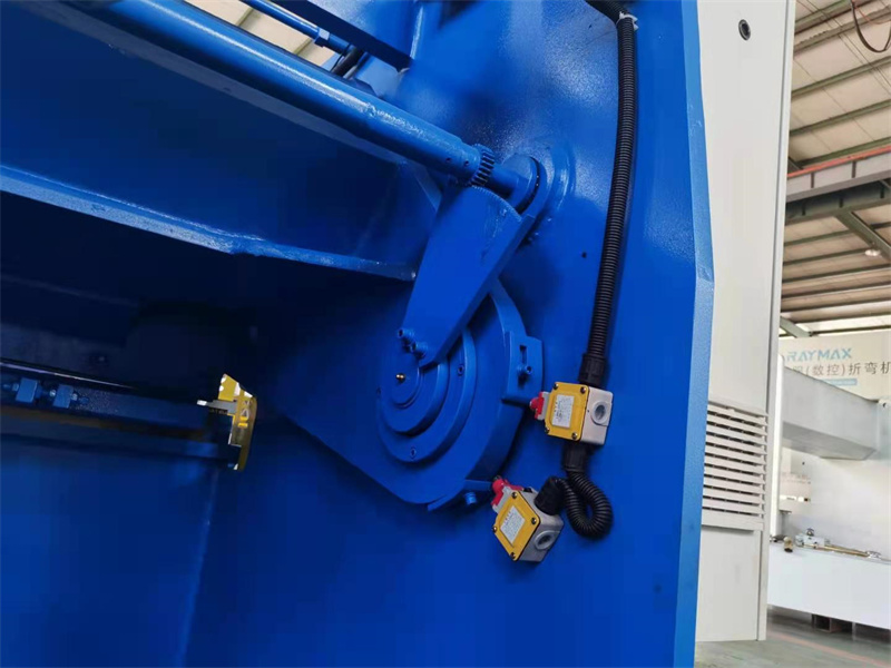 Qc12k-16x2500 Paslanmayan Polad Plitələr Kəsmə Makinası Cnc