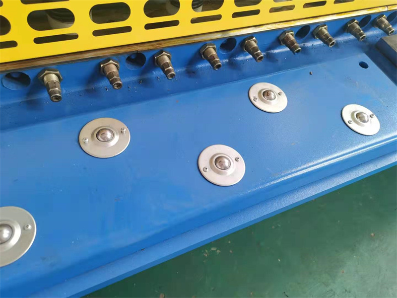 Qc12k-16x2500 Paslanmayan Polad Plitələr Kəsmə Makinası Cnc