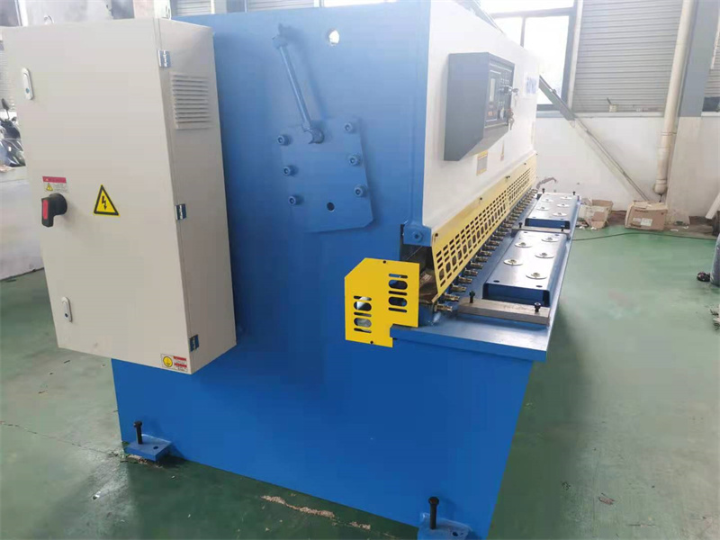 Qc12y ჰიდრავლიკური საპარსი მანქანა ფურცლის ფოლადის ჭრისთვის 3200 მმ