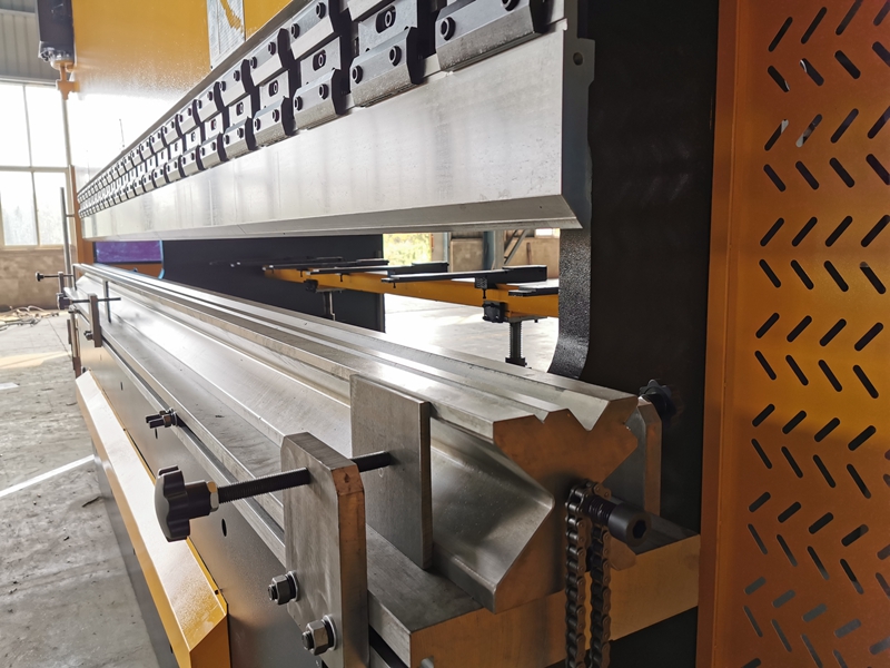 Servopressbromsmaskin Lågt pris Cnc kantpressbockningsmaskin Servopressbromsmaskin Lågt pris Cnc kantpressbockningsmaskin