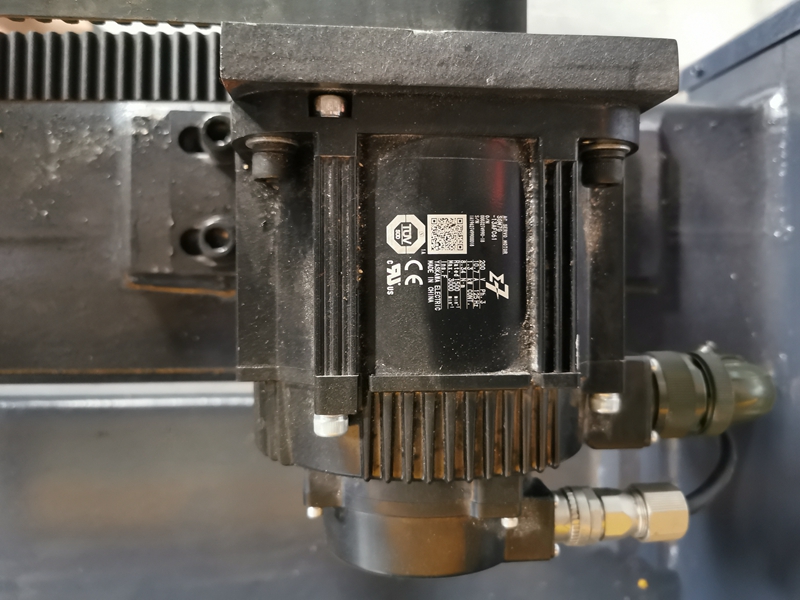 Servopressbromsmaskin Lågt pris Cnc kantpressbockningsmaskin Servopressbromsmaskin Lågt pris Cnc kantpressbockningsmaskin