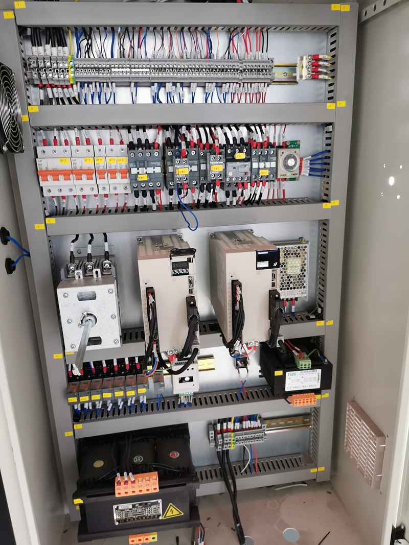 Servopressbromsmaskin Lågt pris Cnc kantpressbockningsmaskin Servopressbromsmaskin Lågt pris Cnc kantpressbockningsmaskin