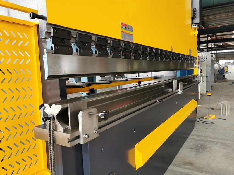 Servopressbromsmaskin Lågt pris Cnc kantpressbockningsmaskin Servopressbromsmaskin Lågt pris Cnc kantpressbockningsmaskin