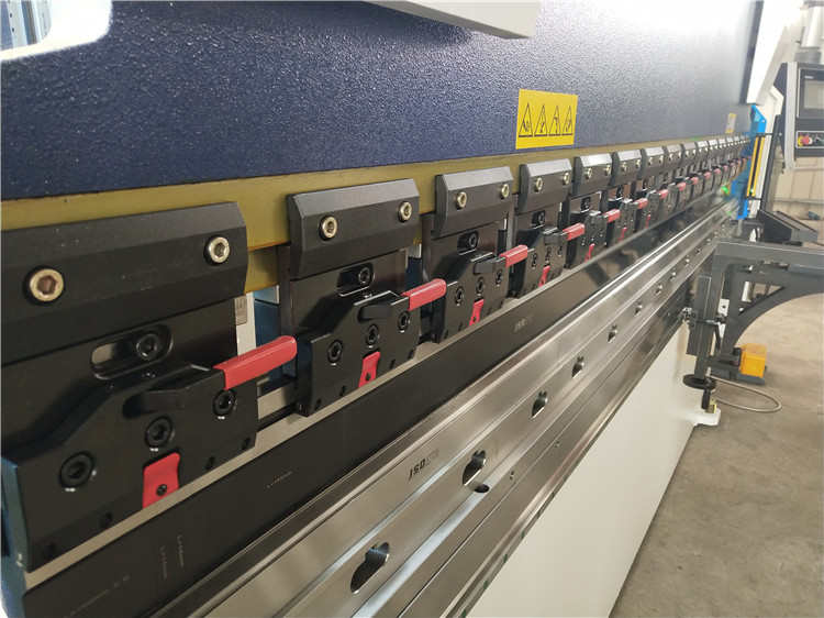 Servopressbromsmaskin Lågt pris Cnc kantpressbockningsmaskin Servopressbromsmaskin Lågt pris Cnc kantpressbockningsmaskin