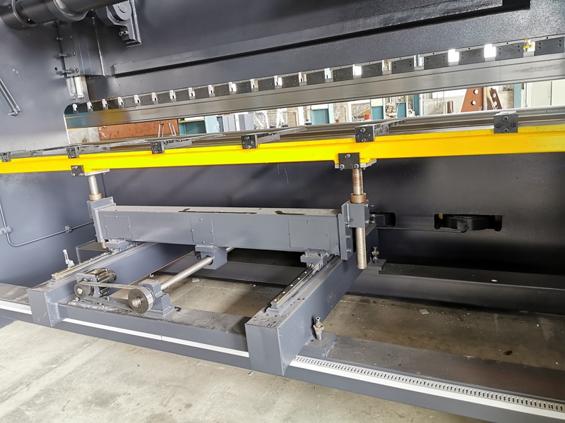 Servopressbromsmaskin Lågt pris Cnc kantpressbockningsmaskin Servopressbromsmaskin Lågt pris Cnc kantpressbockningsmaskin