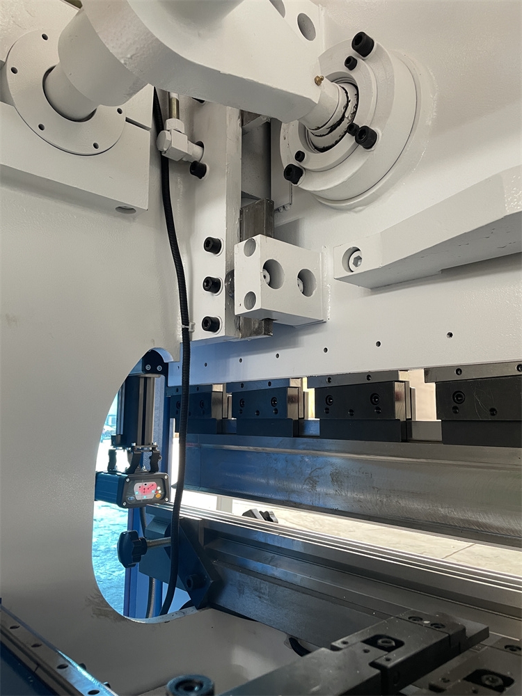 Levha Bükmə Maşını 100 Ton X3200mm Hidravlik Nc Pres Əyləci