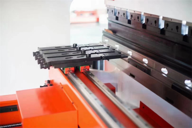 스테인리스 압박 브레이크 수압기 치기 Cnc 접지기 스테인리스 압박 브레이크 수압기 치기 Cnc 접지기